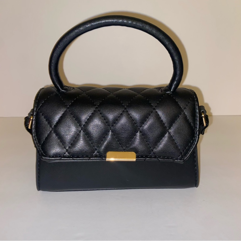Elegant Black Quilted Handbag